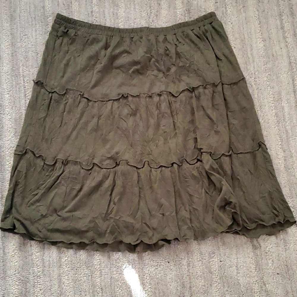 AGB olive skirt size Medium fits XL